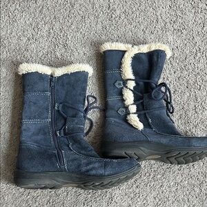 Earth Origins Navy Winter Boots with Cream Accents